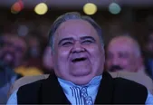اکبر عبدی، هنرمند هزارچهره سینمای ایران | واکنش هنرمندان به بستری شدن او در بیمارستان + عکس و فیلم