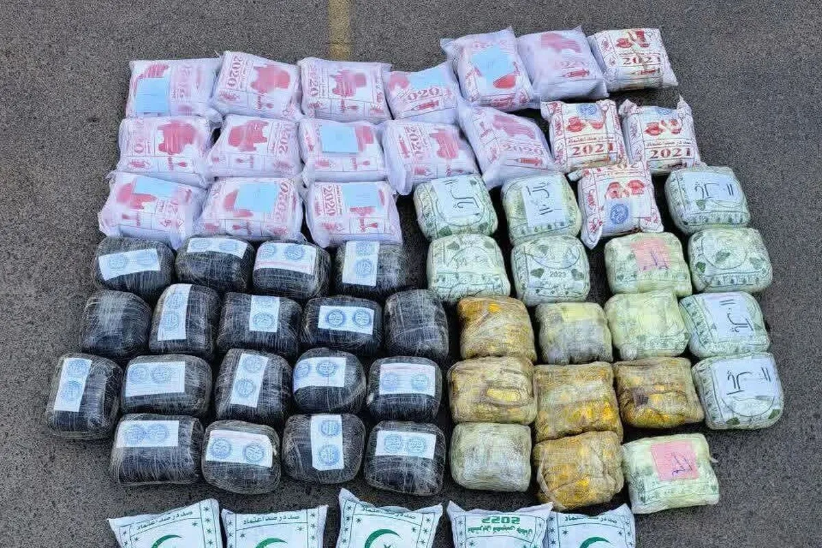 کشف بیش از ۷۲ کیلوگرم مواد مخدر افیونی در هنگ مرزی تایباد (۲۱ آبان ۱۴۰۴)