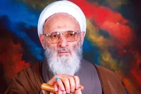 اقامه نماز بر پیکر علامه حسن&zwnj;زاده آملی توسط مقام معظم رهبری
