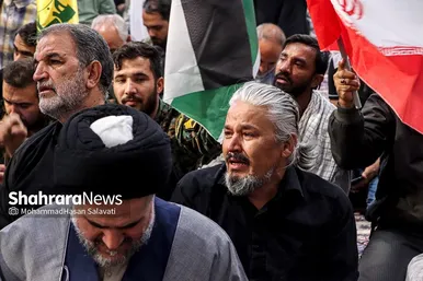 تصاویری از اجتماع مردمی در حرم امام رضا (ع) در پی شهادت سید حسن نصرالله