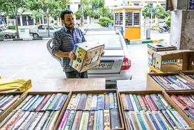 نگاهی به فعالیت دوباره جمعه&zwnj;بازار کتاب مشهد که در روز&zwnj;های قرنطینه تعطیل بود