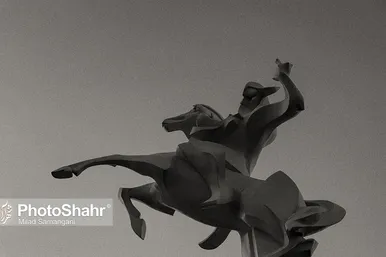 تندیس های افسانه ای شاهنامه در جلوخان آرامگاه فردوسی