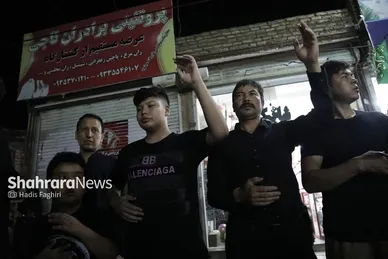 گزارش تصویری | مراسم علم کشیِ مهاجران افغانستانی در گلشهر مشهد