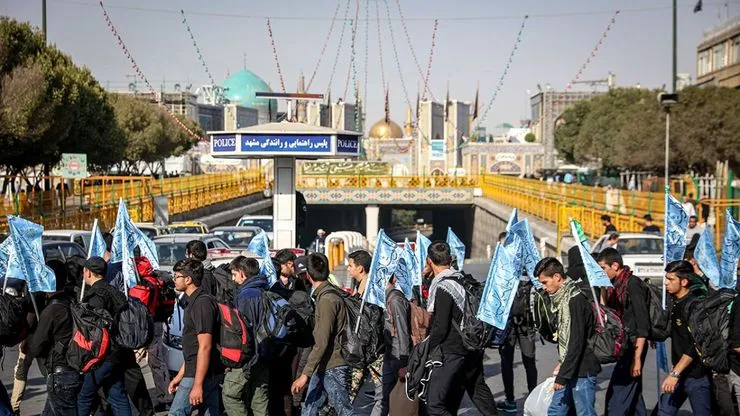 آماده‌سازی میدان فردوسی تا حرم مطهر برای پیاده‌روی جاماندگان اربعین