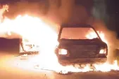 شامگاه جمعه در منطقه چراغچی مشهد زنی جوان ۵ خودرو را به آتش کشید