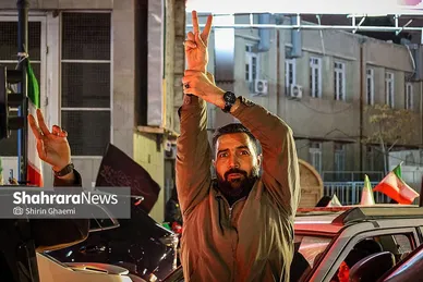 گزارش تصویری | واکنش مردم مشهد به خبر انتخاب آیت‌الله سیدمجتبی خامنه‌ای به عنوان سومین رهبر انقلاب اسلامی ایران - ۲