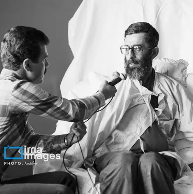 گزارش تصویری | رهبر انقلاب در دوران تصدی شورای عالی دفاع ملی (۱۳۶۰ - ۱۳۵۸)