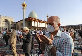 نماز عید فطر در حرم مطهر شاهچراغ (ع) اقامه شد| امام&zwnj;جمعه شیراز: با احتکار کالا اقدامات دولت به نتیجه نمی&zwnj;رسد
