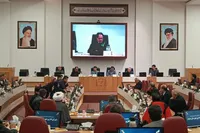 رئیس دانشگاه علوم پزشکی مشهد: پرداخت مطالبات پزشکان و پرستاران تا ۶ ماه عقب افتاده است | ۴.۵ همت مطالبه از بیمه‌ها