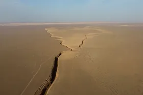 ویدئو| نمایی زیبا از دره زبان مار در دشت لوت