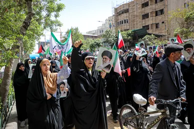 راهپیمایی ضدصهیونیستی نمازگزاران مشهدی و حمایت از عملیات وعده صادق سپاه