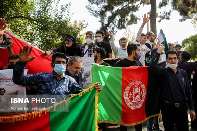 تجمع افغانستانی‌های مقیم تهران و مشهد در مقابل کنسولگری پاکستان
