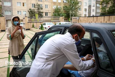 واکسیناسیون سالمندان بالای ۸۰ سال در مشهد