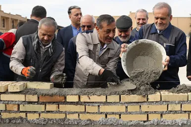 گزارش تصویری | بنایی مسعود پزشکیان رئیس جمهوری در «نهضت ملی خشت گذاری»