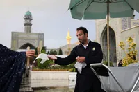 میزبانی ۱۰ هزار خادم رضوی از نمازگزاران عید سعید فطر