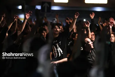 عکس‌هایی از مراسم علم کشیِ مهاجران افغانستانی در گلشهر مشهد