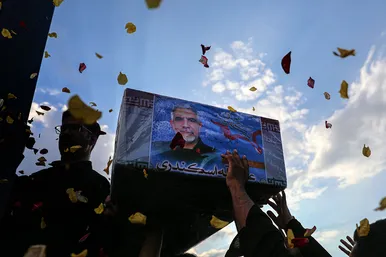 تشییع پیکر مطهر 5 شهید مدافع حرم در مشهد