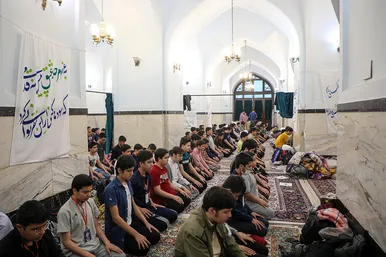 اعتکاف نوجوانان دهه هشتادی در حرم مطهر رضوی