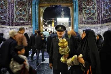 بازگشایی صحن انقلاب حرم مطهر رضوی در آستانه نیمه شعبان