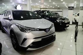 فروشندگان خودرو&zwnj;های لاکچری عقب&zwnj;نشینی کردند؛ خودرو&zwnj;های خارجی گران می&zwnj;شوند؟