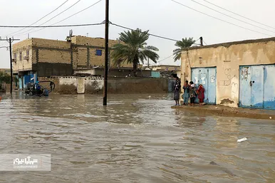 امداد‌رسانی آتش‌نشانان مشهد به مناطق سیل‌زده کنارک
