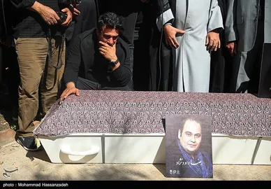عکس‌هایی از تشییع پیکر رضا داودنژاد