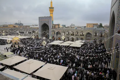 اقامه نماز عید فطر در حرم مطهر رضوی‎