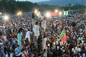 تظاهرات هزاران نفر در پایتخت پاکستان برای آزادی عمران&zwnj;خان