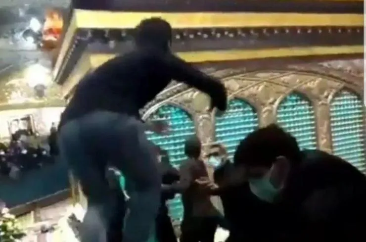 ویدئو | هنجار شکنی در شب شهادت امام رضا (ع) در حرم مطهر رضوی