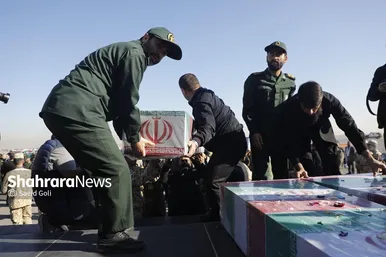 گزارش تصویری | مراسم استقبال از پیکر‌های مطهر ۱۴ شهید گمنام دفاع مقدس در مشهد (۶ آذر ۱۴۰۳)