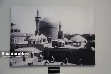 گزارش تصویری| نمایشگاه عکس «غریبِ قریب» | تصاویر قدیمی از حرم امام رضا(ع)
