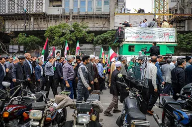 راهپیمایی ضدصهیونیستی نمازگزاران مشهدی و حمایت از عملیات وعده صادق سپاه