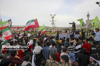 گزارش تصویری | اجتماع بزرگ «مشت‌های گره‌کرده» در حرم مطهر رضوی