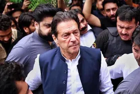 افراد نزدیک به &laquo;عمران خان&raquo; در پاکستان بازداشت شدند