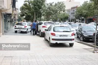گلایه مشهدی‌ها از سد معبر نمایشگاه‌های خودرو در پیاده‌روها