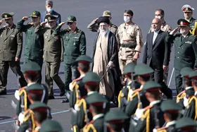 ویدئو| لحظاتی از سان&zwnj;دیدن فرمانده کل قوا از یگان&zwnj;های حاضر در مراسم دانش&zwnj;آموختگی دانشجویان دانشگاه&zwnj;های افسری