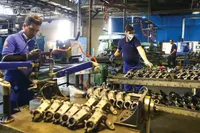 ذی نفعان، قطعه سازان را به مرز فروپاشی برده اند | چوب ذی نفعان لای چرخ قطعه سازی