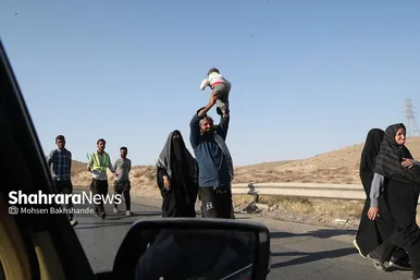 زائران پیاده حرم امام رضا (ع)