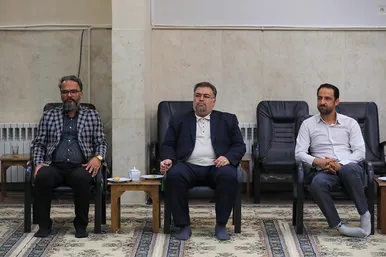 دیدار مسئولان و خبرنگاران شهرآرا با امام جمعه مشهد