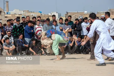 مسابقات کشتی سنتی افغانستانی‌ها به مناسبت نوروز در قم