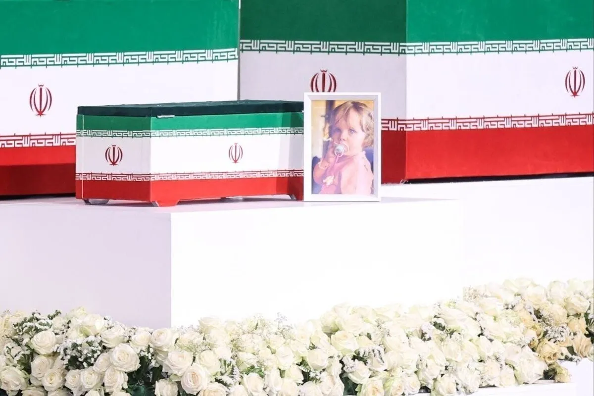 رسانه هندی: در شکوه وداع؛ تابوت کوچک «زهرا» نقاب از چهره کودک‌کش مدعیان حقوق بشر برمی‌دارد