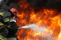 وقوع حریق در یک مجتمع مسکونی در بلوار رسالت مشهد | آتش‌نشان‌ها ۱۶ نفر را نجات دادند + تصاویر (۳۱ شهریور ۱۴۰۲)