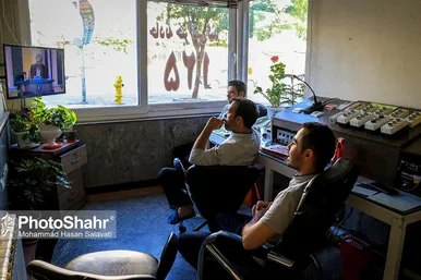 تماشای اولین مناظره انتخاباتی نامزد های ریاست جمهوری