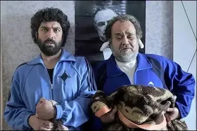 ویدئو | اشک&zwnj;های مجید صالحی مقابل منزل زنده&zwnj;یاد اکبر عبدی