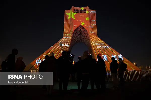 ویدئوی همدلی مردم ایران با ملت چین در میدان آزادی برای مبارزه با ویروس کرونا