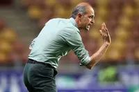 زمزمه‌های حضور محرم نویدکیا روی نیمکت پرسپولیس