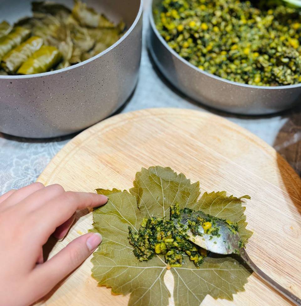 طرز تهیه دلمه برگ مو در خانه + فیلم