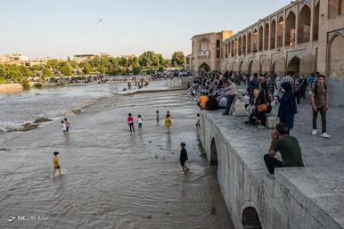جاری شدن آب در زاینده رود