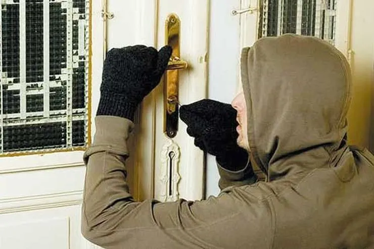 شایعه یا واقعیت استفاده از دستگاه‌های طلایاب برای سرقت از منازل | تنها راه جلوگیری از سرقت اشیای گران‌قیمت از خانه چیست؟