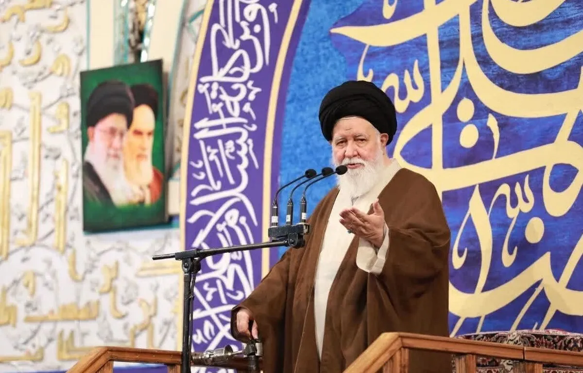 آیت‌الله علم‌الهدی: ستون‌ پنجم آمریکا با سوءاستفاده از سایه جنگ، سفره مردم را کوچک می‌کند | بی‌تفاوتی در برابر اخلالگران اقتصادی، بی‌تفاوتی در برابر دشمن است
